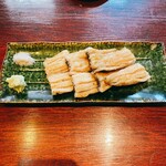 麟 - 白焼です。2人分で鰻１匹分です。