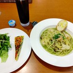 Restaurant Cafe CARO - 【2022.7.21(木)】ランチセット(エビときのこのジェノベーゼ＋サラダ＋フリッタータ＋バケット＋ドリンク)980円