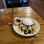 カフェ ラインベック - アーモンド チョコレート パンケーキ（シングル ） ＋ アイスティー