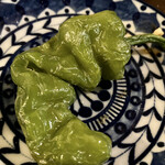 呑み喰い処 一久 - 【’22.7】素揚げの万願寺唐辛子