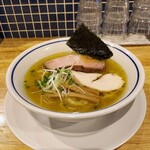 手打式超多加水麺 ののくら - 中華そば塩。麺とスープが絶品