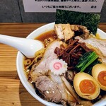 オランダ軒 - 全景　ぎっしりとチャーシュー