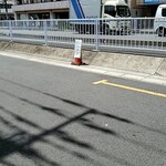 オランダ軒 - ここを先頭に並ぶ　暑い