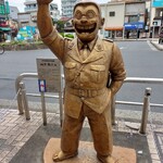 手打式超多加水麺 ののくら - (参考)当店と逆の北口の両さん像(2006年建立)