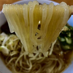 平壌冷麺食道園 - 盛岡冷麺独特の半透明な中太ストレート麺