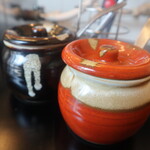 和の牛かた山 - タレ壺