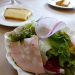 トラットリアリパージオ - サラダとフォカッチャ