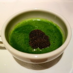 レストラン・セン - 熱々のほうれん草のスープ　鱈の白子のフラン　トリュフの香りで