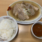 燕京 - トンポーロウ定食（900円）