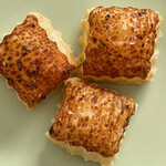 なかたに亭 - アンチョビと塩味のパイ