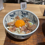 特撰ひやむぎ きわだち - スジもつ丼　セット  300円(税込)