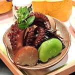 日本料理　百屋 - イダコのうま煮、そら豆、うずらの燻製、イカの黄身焼き、喜寿司