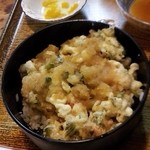 天ぷら しんどう - ごはんを１／３お替わりしてかき揚げを載せおつゆをぶっかける！