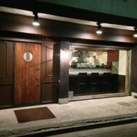 帝國食堂 - 窓が大きくわかりやすいです。ただ、店名が書かれてませんので、隠れ家的な位置づけだと思います。