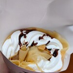 Cafe Wagtail - チョコソースのクリームレギュラー400円、トッピングにフレーク