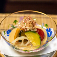 よし町 - 2022.7 冷やし煮物（南瓜 トマト 蓮根 ズッキーニ 小芋 打ち茗荷 胡麻だれ）