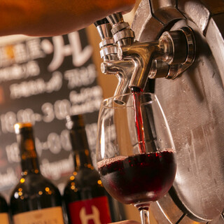 We have a selection of carefully selected drinks, including fresh barrel wine.