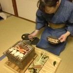 西村屋　本館 - 仲居さんが焼いてくれます