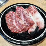廻転レーン焼肉 いっとう - 和牛中とろカルビ（倍盛）