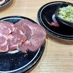 廻転レーン焼肉 いっとう - 牛タン