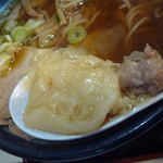 ワンタンメンの満月 - ワンタン