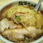 大阪塩系らーめん 塩子ちゃん - 純正天然塩らーめん 890円、麺大盛り +120円