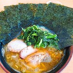 味匠 やずや - 豚骨醤油￥800 味MAX 海苔、ほうれん草