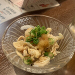 Izakaya Masa - お通しの鶏皮ポン酢 330円 日替わりらしい