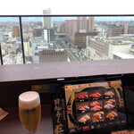 Kaitenzushi Jin - 街を眺めながらビールで乾杯