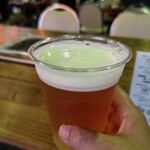 BEER TERRACE - 照明で何故か緑の泡に見えるサッポロクラッシック