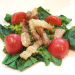 華麗なるカレー - 自家製パンチェッタとほうれん草のサラダ(700円)