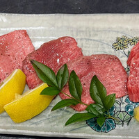 焼肉 拍手喝采 - タンの部位食べ比べもよいですね