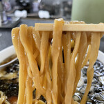 龍華亭 - スープが染みている太平麺リフトアップ