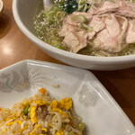 清緑園 - 鶏塩麺 半チャーハン