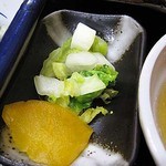 酒房　三日月食堂 - 日替わり定食（¥600）の小橋3　おしんこ