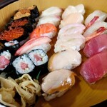 とも恵寿し - とも惠ずし 1,650円(税込)。 特上 1,210円(税込)。 ねぎトロ巻 385円(税込)。