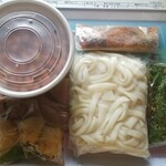 海底撈火鍋 - 持帰り商品、ナッツ、うどん、パクチー、唐辛子です