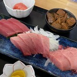 yaidukounomeshidokoroyosakuzushi - まぐろ刺身三種盛り定食