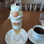 クリクリ - メロンショートパフェ¥1100(~2022.8.8)