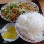 福臨 - 日替りランチB野菜炒め＋鶏唐揚げ（２コ）定食ご飯大盛り