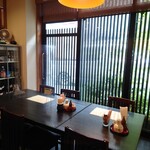 お料理ひろせ - 明るい玄関。