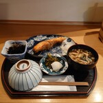 お料理ひろせ - 焼魚定食のしゃけ、1,200円。