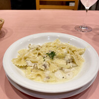 タベルナ ラ・メッセ - ハーフパスタ: スズキとセロリのファルファッレ　ヨーグルトソース