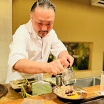 京天神 野口 - ◎焼いたフィレ肉を大将が、白トリュフを削りかけて行く！