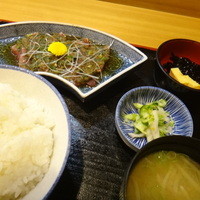割烹 若竹 - 日替わりのカツオのたたき定食