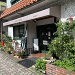 ア・ラ・ガール - お店は中軽井沢駅徒歩１分の好立地にありました。