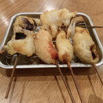 Kushikatsu Dengana - 右から牛　鶏　ウインナー　ナス　上は玉ねぎ