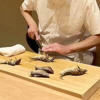 米増 - 鮎の捌き方、見せ方がなかなか凝っている。