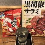 Koujimachi Izumiya Shiro - 16. 三千櫻 純米吟醸無ろ過生原酒、カルビーかっぱえびせん、なとり黒胡椒サラミ