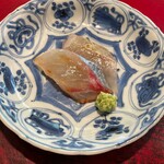 成生 - 油で少し温めた縞鯵のお造り